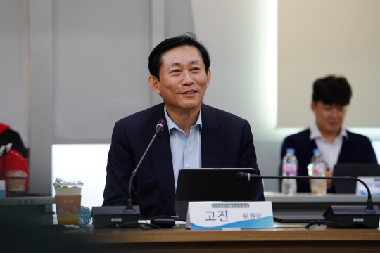 고진 디지털플랫폼정부위원회 위원장이 2일 '간편 인허가 서비스' 현장 간담회에서 발언을 하고 있다.  디지털플랫폼정부위원회 제공